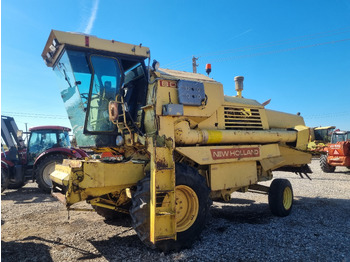 Moissonneuse-batteuse NEW HOLLAND
