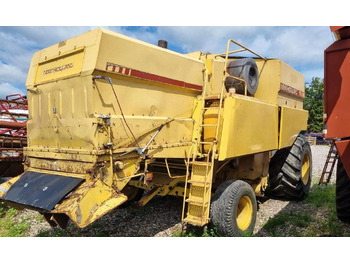 Moissonneuse-batteuse New Holland TX36: photos 4