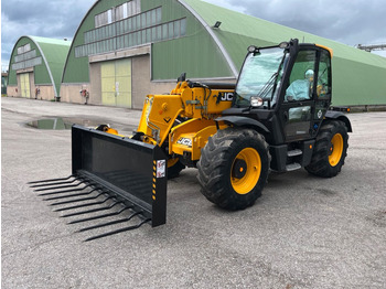 Machine agricole JCB