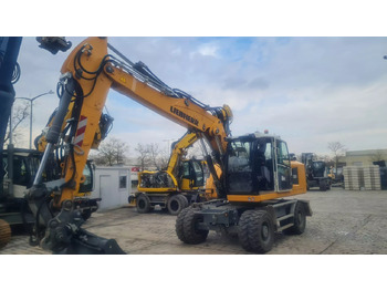 Pelle sur pneus LIEBHERR