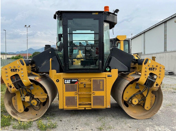 Rouleau compresseur CATERPILLAR