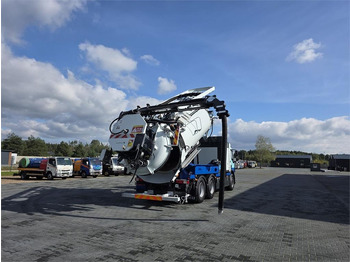 Camion hydrocureur RENAULT