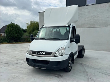 Tracteur routier IVECO Daily