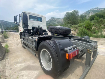 Tracteur routier Howo 4x2: photos 4