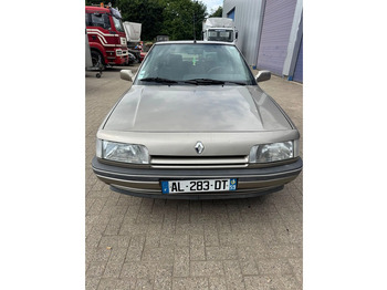 Berline Renault 21 **PETROL-ESSENCE**: photos 2