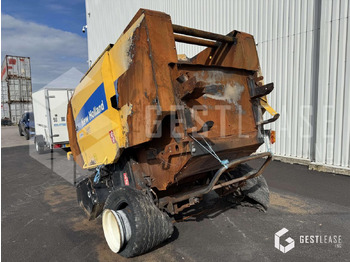Presse à balles rondes New Holland BR740: photos 2