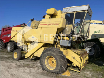Moissonneuse-batteuse NEW HOLLAND
