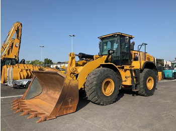 Chargeuse sur pneus CATERPILLAR 966M