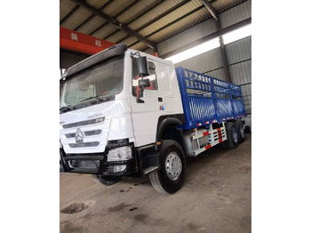 Camion fourgon SINOTRUK HOWO