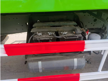 Camion benne Sinotruk HOWO 8*4 Dump truck: photos 4