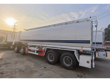 Camion citerne Sinotruk HOWO 8*4 Tank truck: photos 2