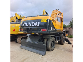 Pelle sur pneus HYUNDAI
