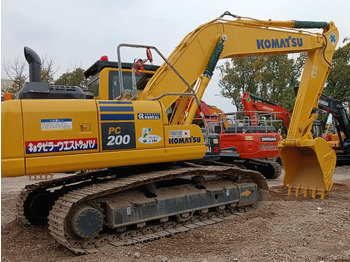 Pelle sur chenille KOMATSU PC200-8