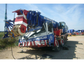 Grue mobile LIEBHERR LTM 1090