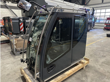 Cabine et intérieur LIEBHERR