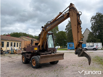 Pelle sur pneus CASE