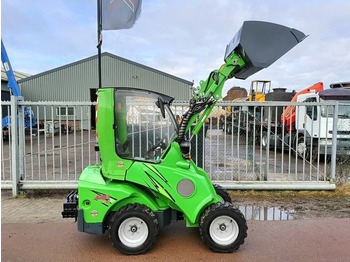 Chargeuse compacte sur chenilles AVANT