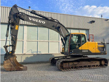 Pelle sur chenille VOLVO EC220EL