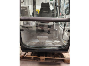 Cabine et intérieur LIEBHERR