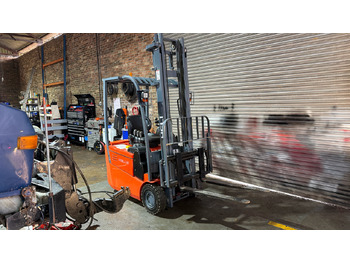 Chariot élévateur électrique HELI