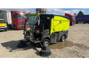 Balayeuse de voirie JOHNSTON