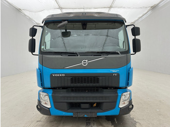 Camion à rideaux coulissants Volvo FE 320: photos 2