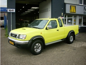 Voiture Nissan King Cab Pick-up 2.5 DTI Extra Cab 4X4 / Klima