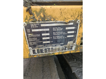 Pelle de manutention LIEBHERR A924C 675-10581 (2002): photos 2 Pelle de manutention LIEBHERR A924C 675-10581 (2002): photos 2