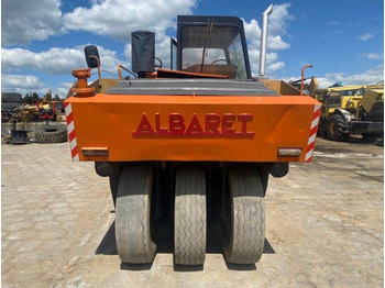 Compacteur à pneus