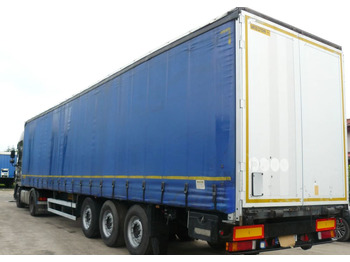 Camion à rideaux coulissants