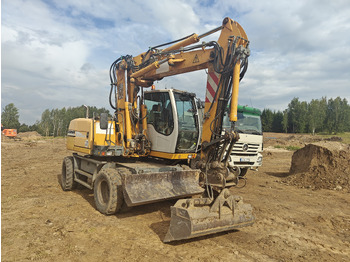 Pelle sur pneus LIEBHERR