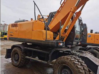 Pelle sur pneus HYUNDAI