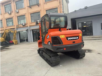 Pelle sur chenille Top Grade in Stock Doosan DX60 Used 6 Ton Hydraulic Crawler Excavator Digger High Quality Factory Price Used 6 Ton: photos 3
