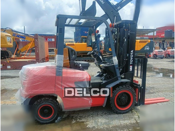 Chariot élévateur neuf TOYOTA FDZN30: photos 2