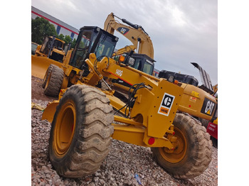Niveleuse CATERPILLAR 140