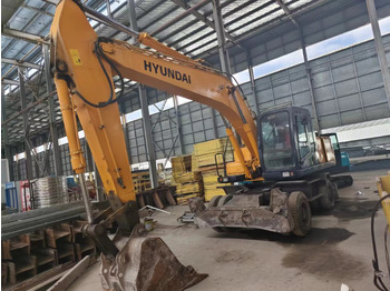 Pelle sur pneus HYUNDAI