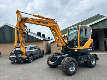 Pelle sur pneus HYUNDAI