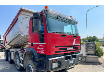 Camion benne IVECO Trakker