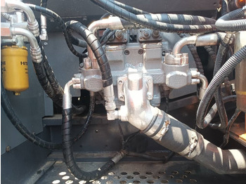 Pelle sur chenille neuf Hitachi ZX 240: photos 5