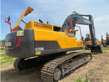 Pelle sur chenille VOLVO EC250
