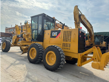 Niveleuse CATERPILLAR 140H