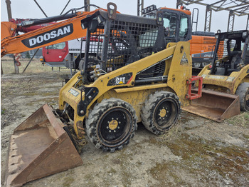 Mini chargeuse CATERPILLAR 216B3
