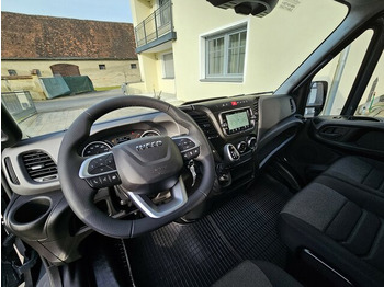 Photo d'intérieur 1: Fourgon utilitaire, Utilitaire double cabine IVECO Daily 35S18HA8V DOKA Snoeks Mixto Hi-Matic 16m³