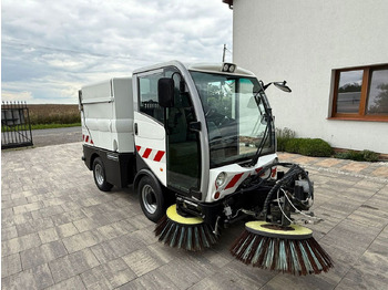 Balayeuse de voirie BUCHER