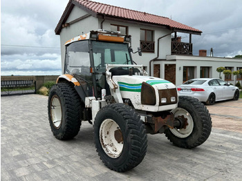 Tracteur agricole RENAULT