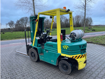 Chariot élévateur Toyota 42 5fgf25 2.5 Toyota heftruck LPG Triplo: photos 2