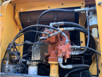 Pelle sur pneus HYUNDAI R210