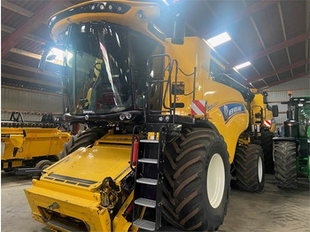 Moissonneuse-batteuse NEW HOLLAND CR series