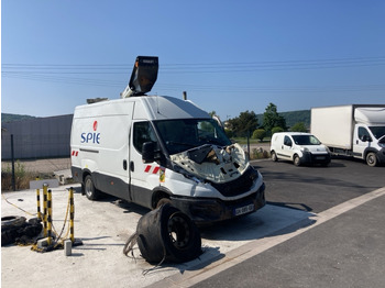 Camion avec nacelle IVECO Daily 50c18