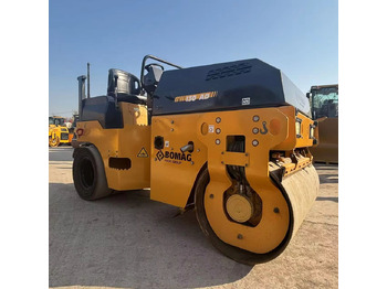 Rouleau compresseur BOMAG